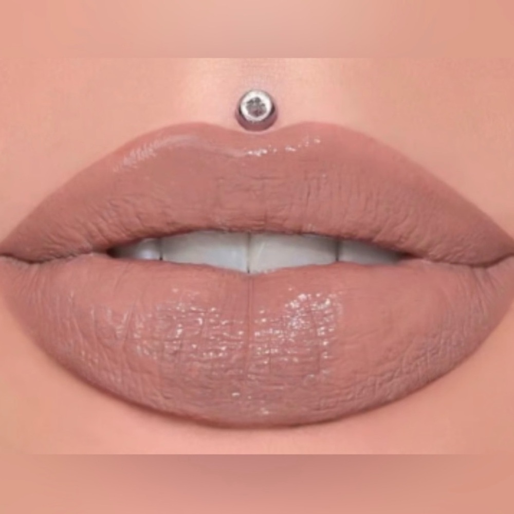 Jeffree Star Celebrity Skin Supreme Gloss 
Full Pigment Lip Gloss